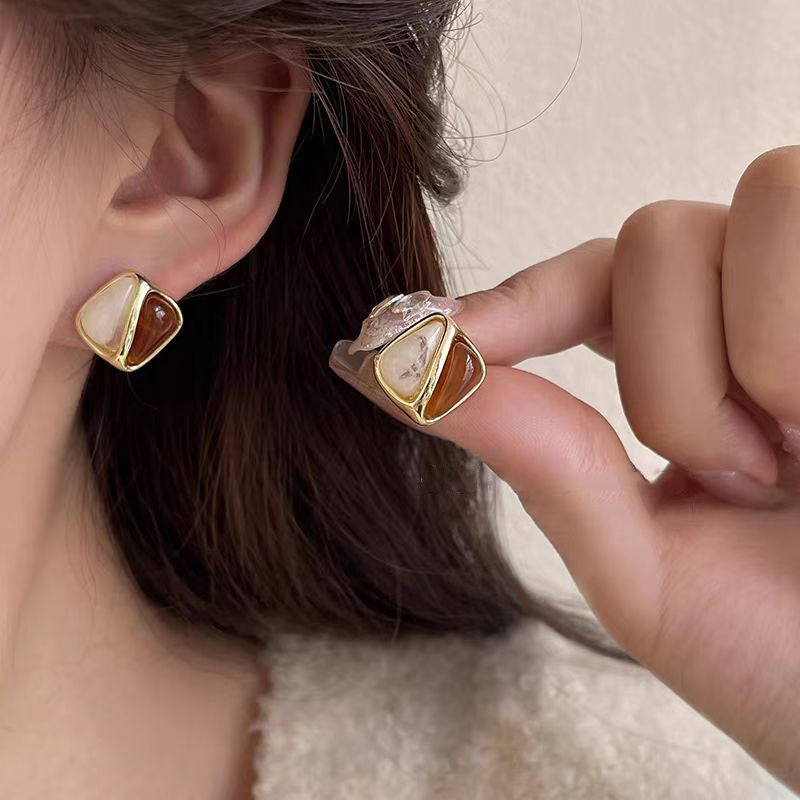 French Retro Milk Coffee Contrast Glaze Ear Studs Women'S Light Luxury Elegant High-End Elegant Elegant Fashionable All-Match Gentle Earrings - Image 5